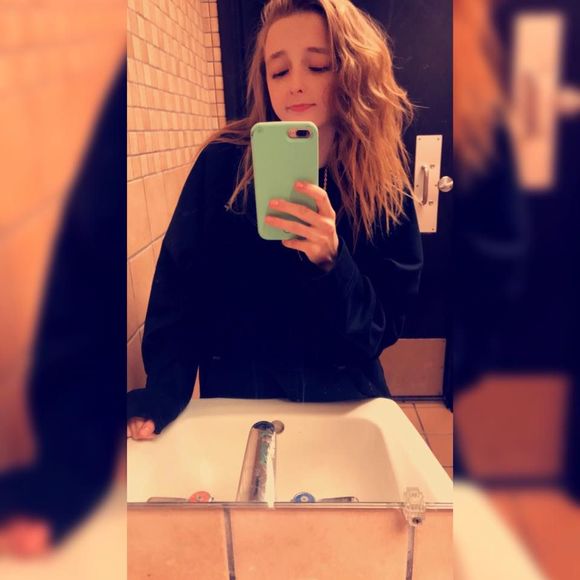 Meet your Posher, Alexis - Picture 1 of 1